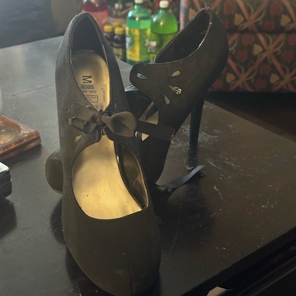 Elegant Black High Heels - Picture 1 of 2